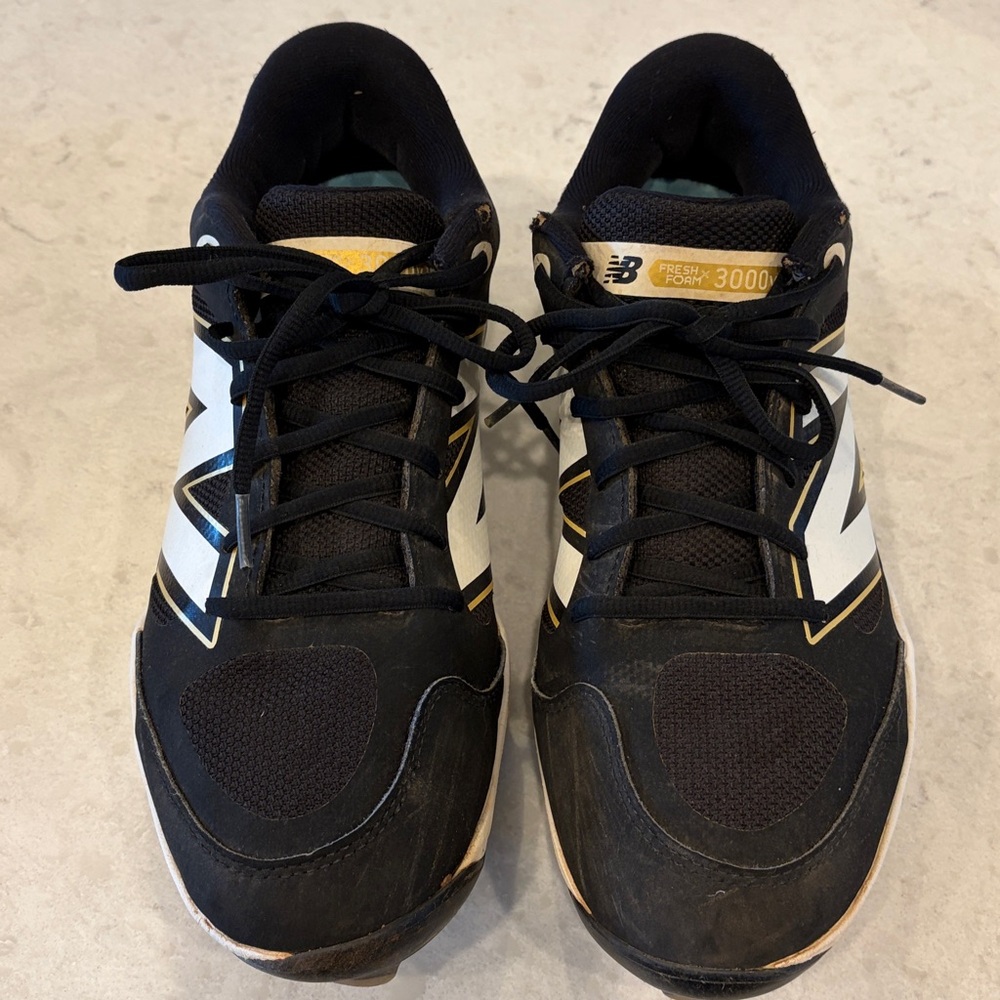 New Balance Men’s Black, White & Gold cleats - Picture 2 of 6